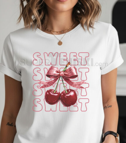 Дамска тениска с принт на две череши, вързани с розова блестяща панделка и надпис SWEET.